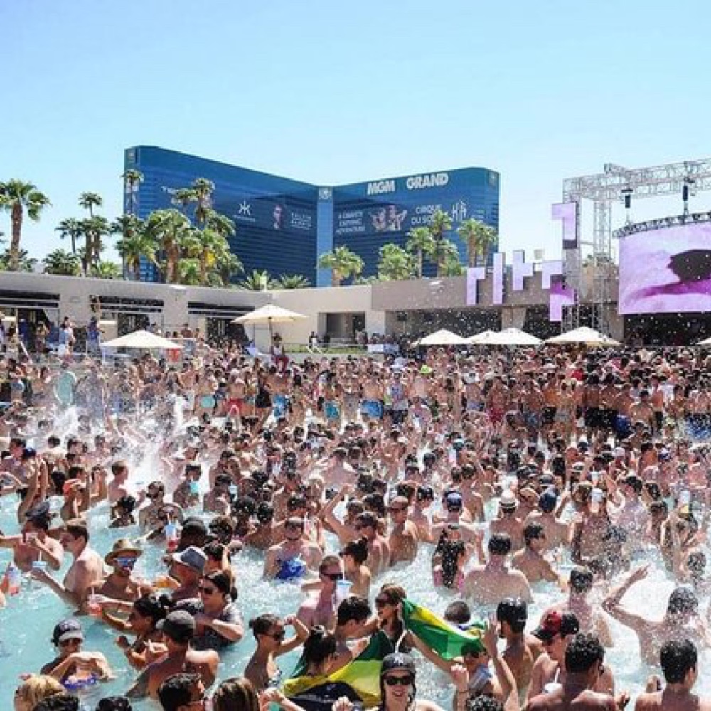 Las Vegas Pool Party - Home Summer Party Ideas - Decorations - Party Supplies - Food - Games - Decorations