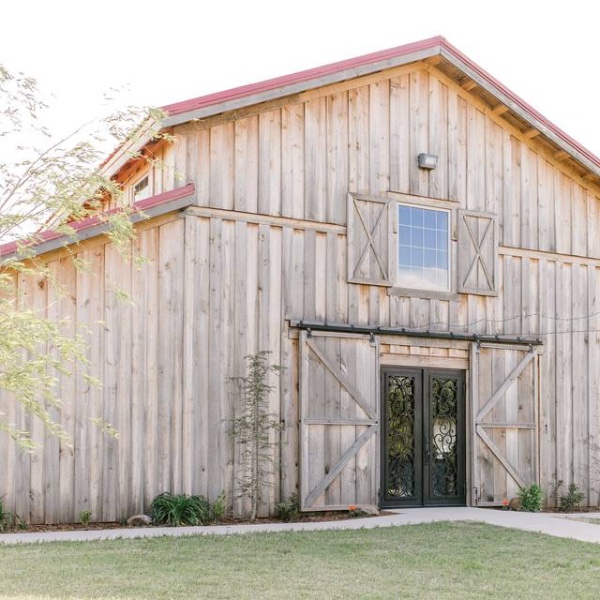 How to Throw a Rustic Barn Chic Engagement Party - The Ultimate Guide - Decorations - Supplies - Food - Drink - Games - Ideas - Inspiration